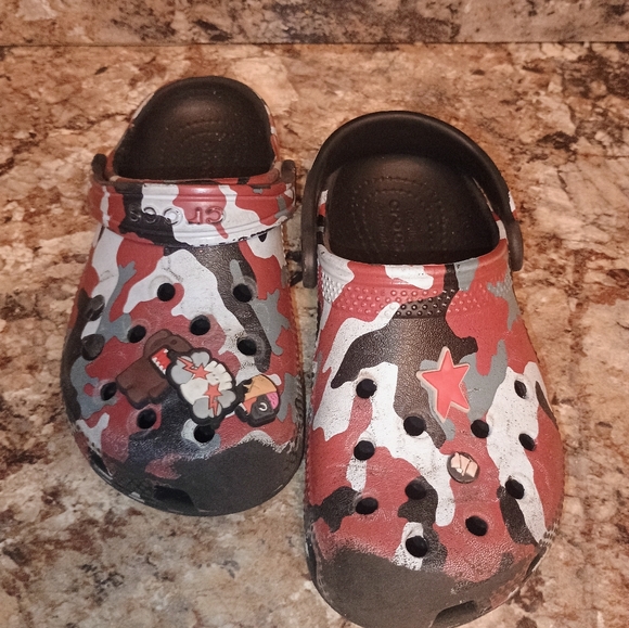 Kids Camo Clogs With Charms Size 12 Kids Boys - Picture 7 of 7